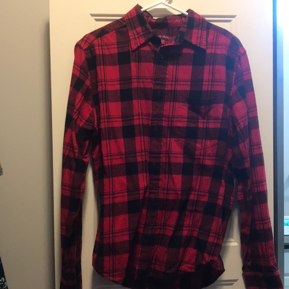 Womens black and white plaid button up shirt
